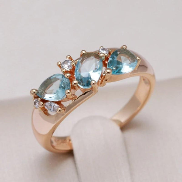 Elegant Blue Vintage Zircon Ring in Gold