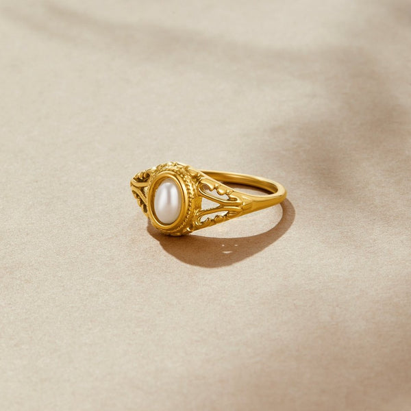 Royal - Vintage Ring with Pearls