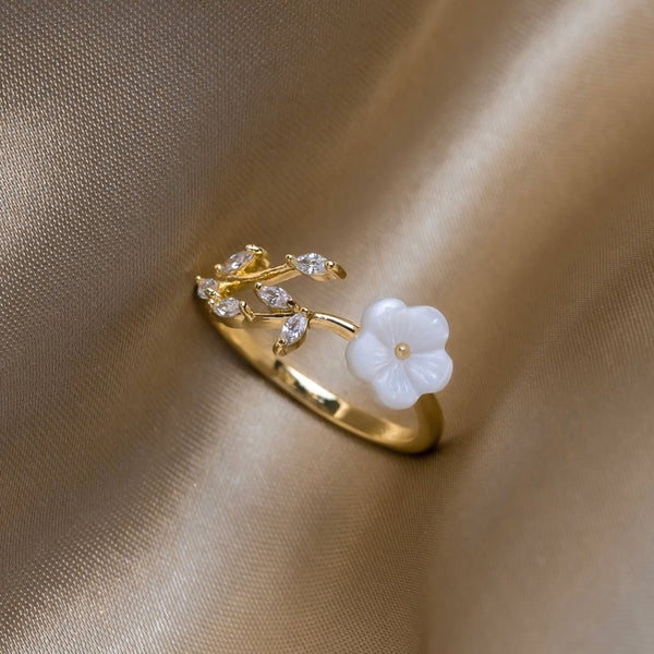 Rise - Ring with White Flowers